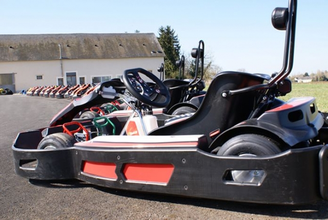  Los karts en la pista de Levet 